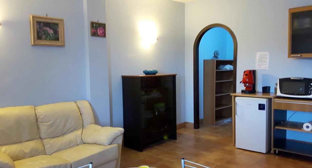 Grazioso Appartamento In Villa Брачано Екстериор снимка
